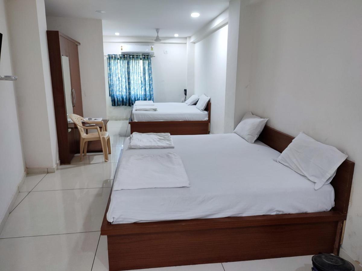 Hotel Vraj Rajpipla Экстерьер фото