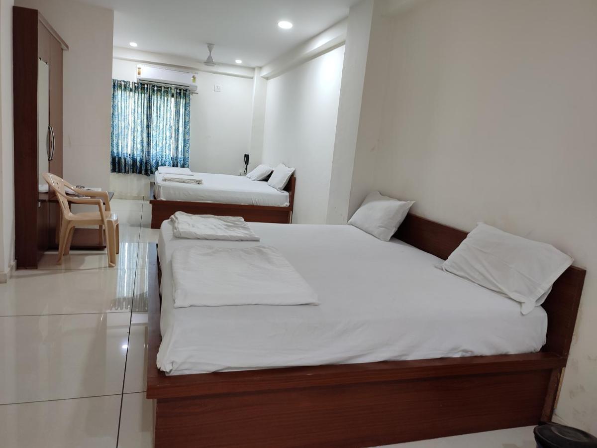 Hotel Vraj Rajpipla Экстерьер фото
