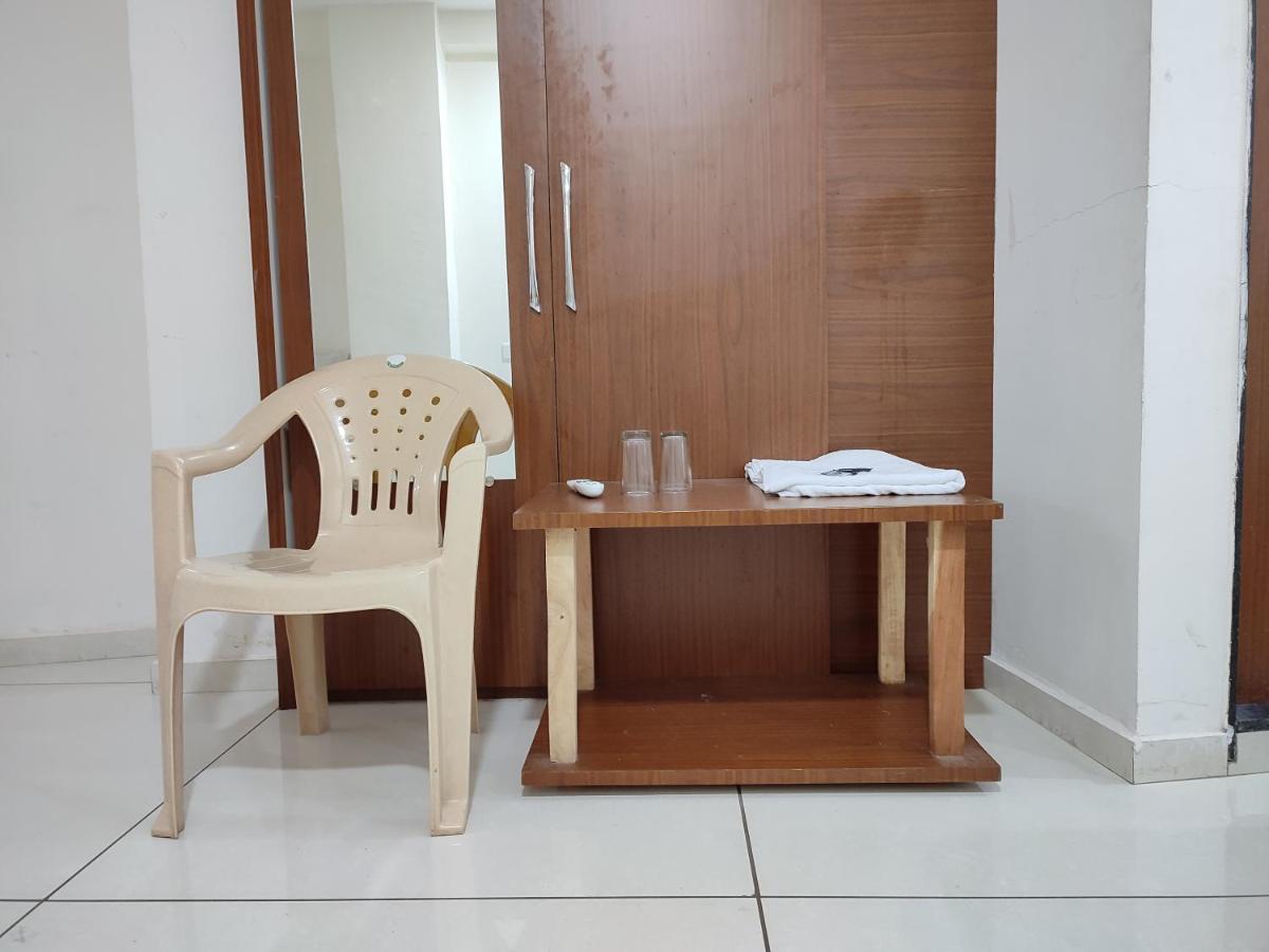 Hotel Vraj Rajpipla Экстерьер фото